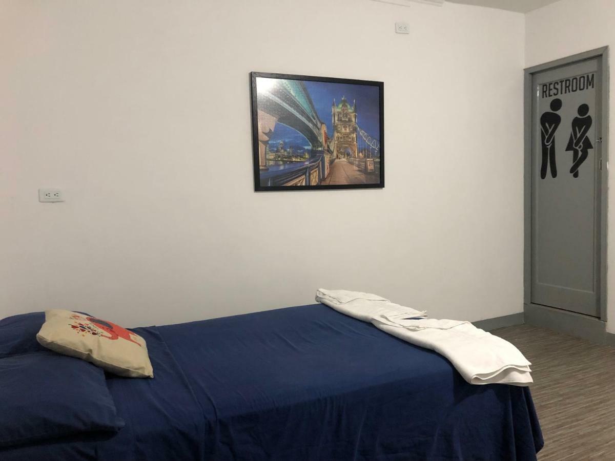 Backpackers Inn Меделин Екстериор снимка