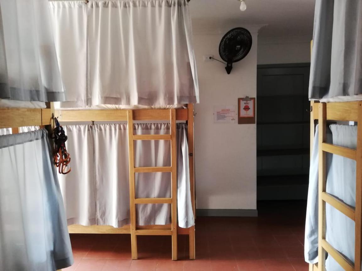 Backpackers Inn Меделин Екстериор снимка